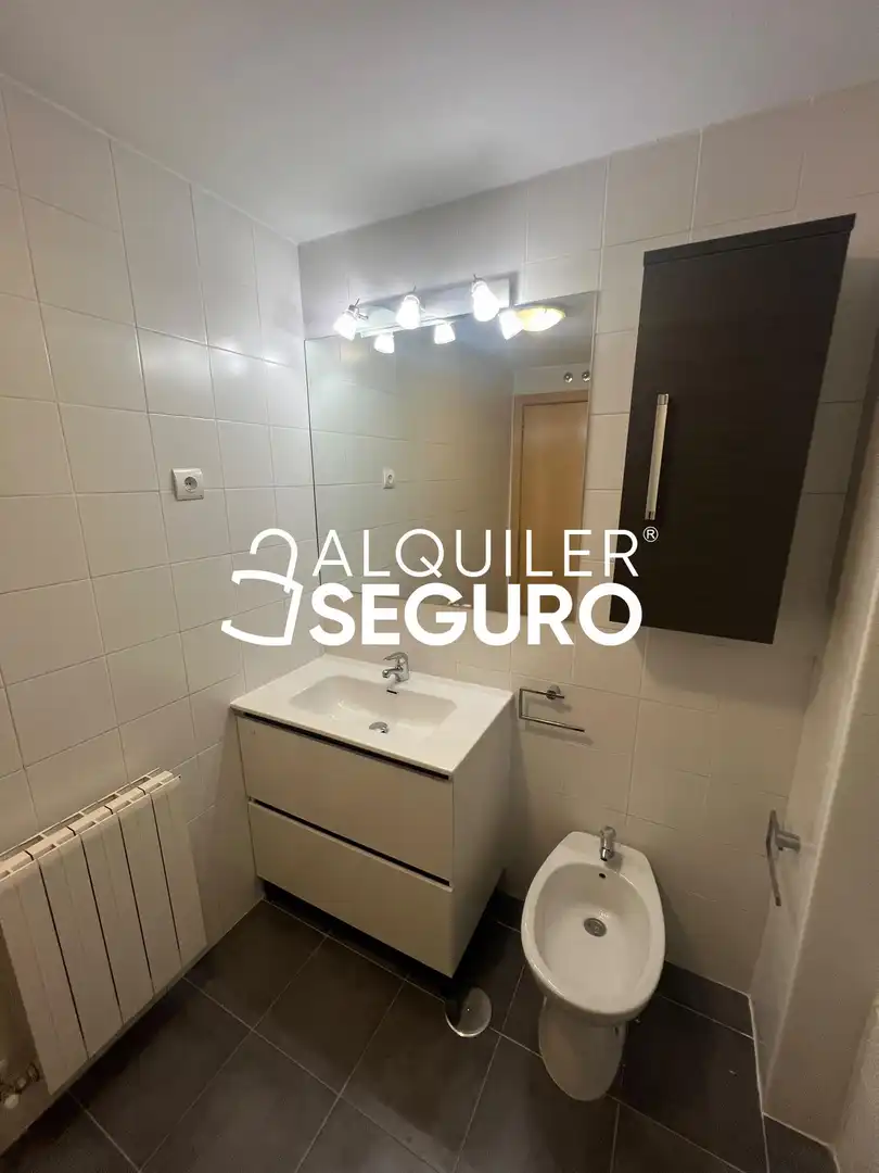 Badezimmer von Wohnung zur Miete in Madrid mit Klimaanlage, Heizung und Terrasse