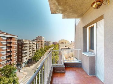 Appartamento con balcone in vendita a Carrer de Latorre