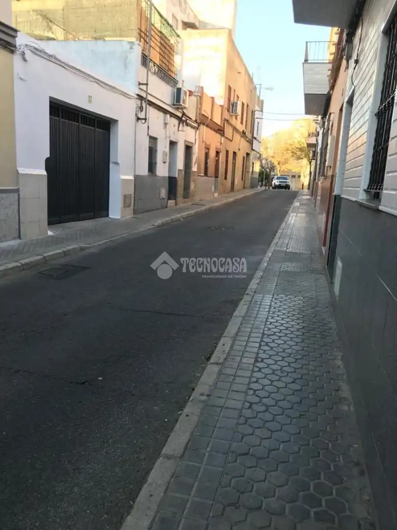 Vista exterior de Casa adosada en venda en Sevilla