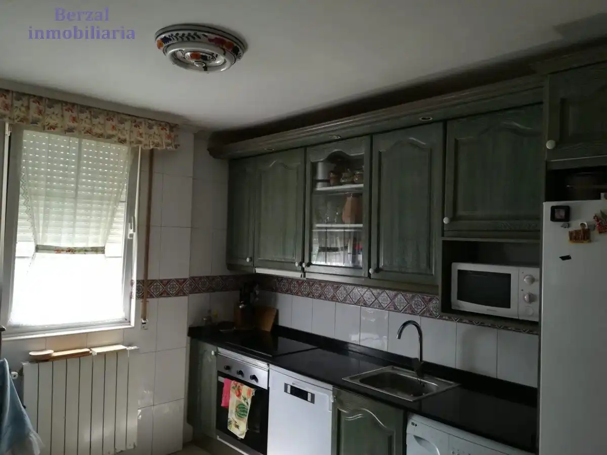 Cuina de Finca rústica en venda en  Logroño amb Jardí privat, Traster i Balcó
