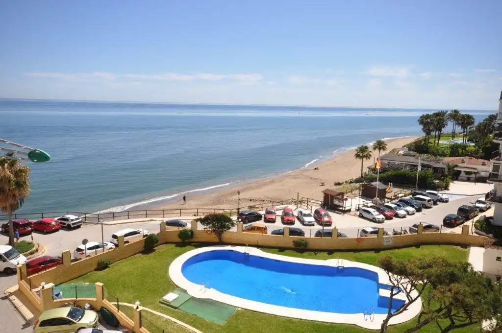Apartamento con piscina en venta en C/ Alhamar