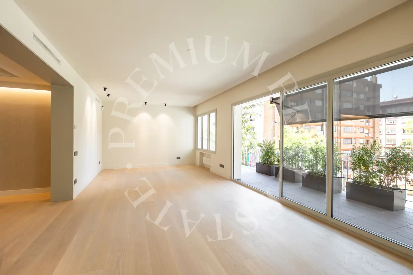 Sala d'estar de Pis en venda en Barcelona amb Aire condicionat, Calefacció i Parquet