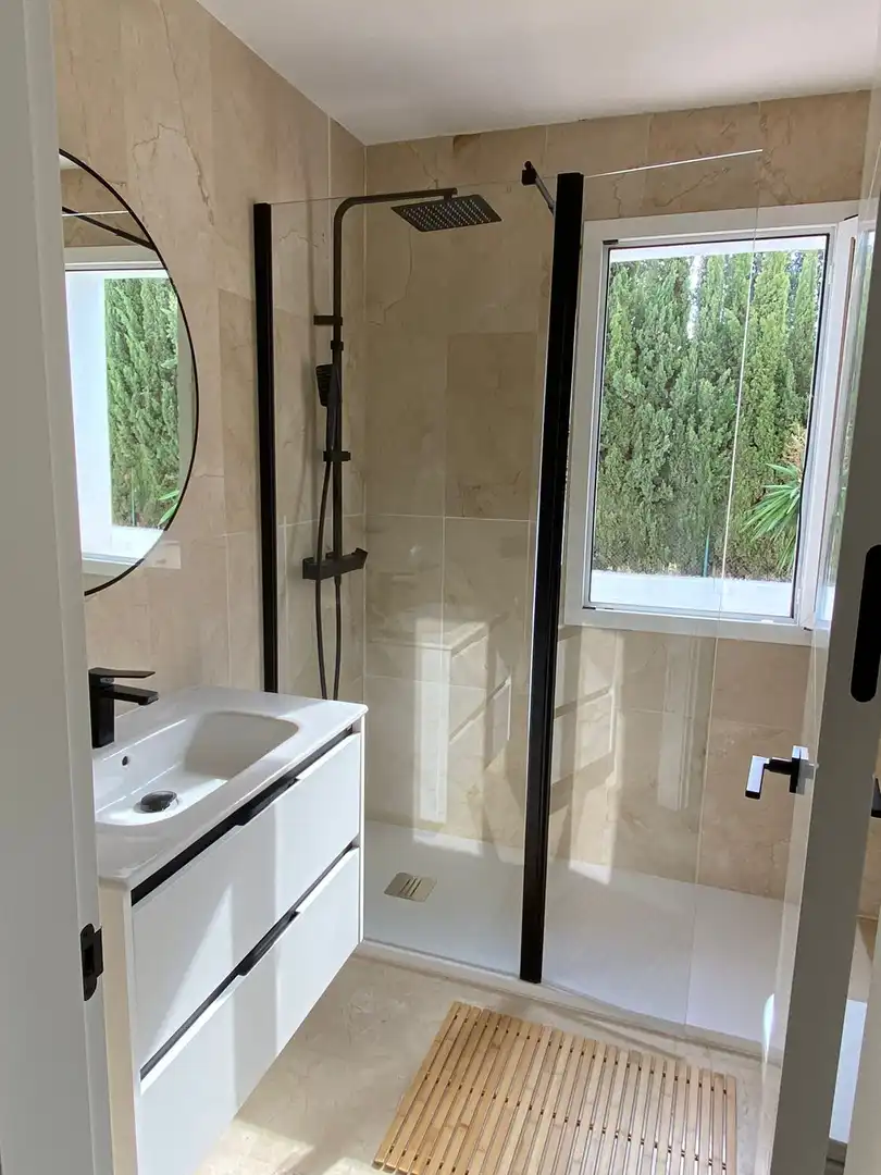 Baño de Apartamento en venta en Marbella con Aire acondicionado, Calefacción y Terraza
