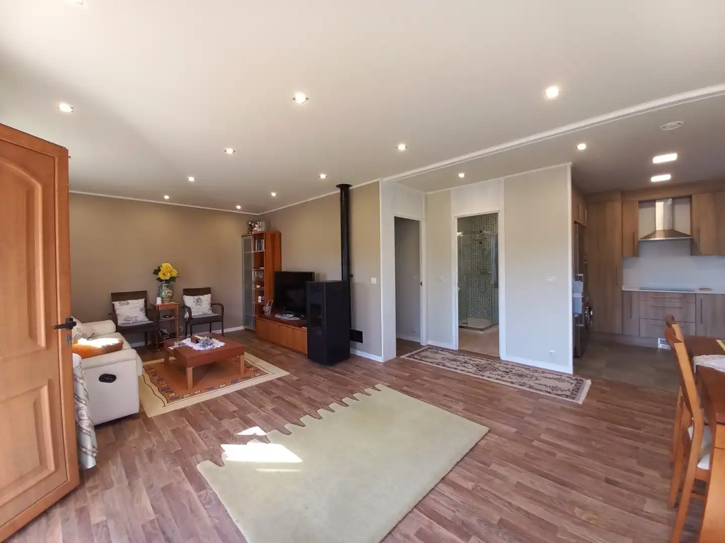 Sala d'estar de Casa adosada en venda en Ibeas de Juarros amb Calefacció i Jardí privat