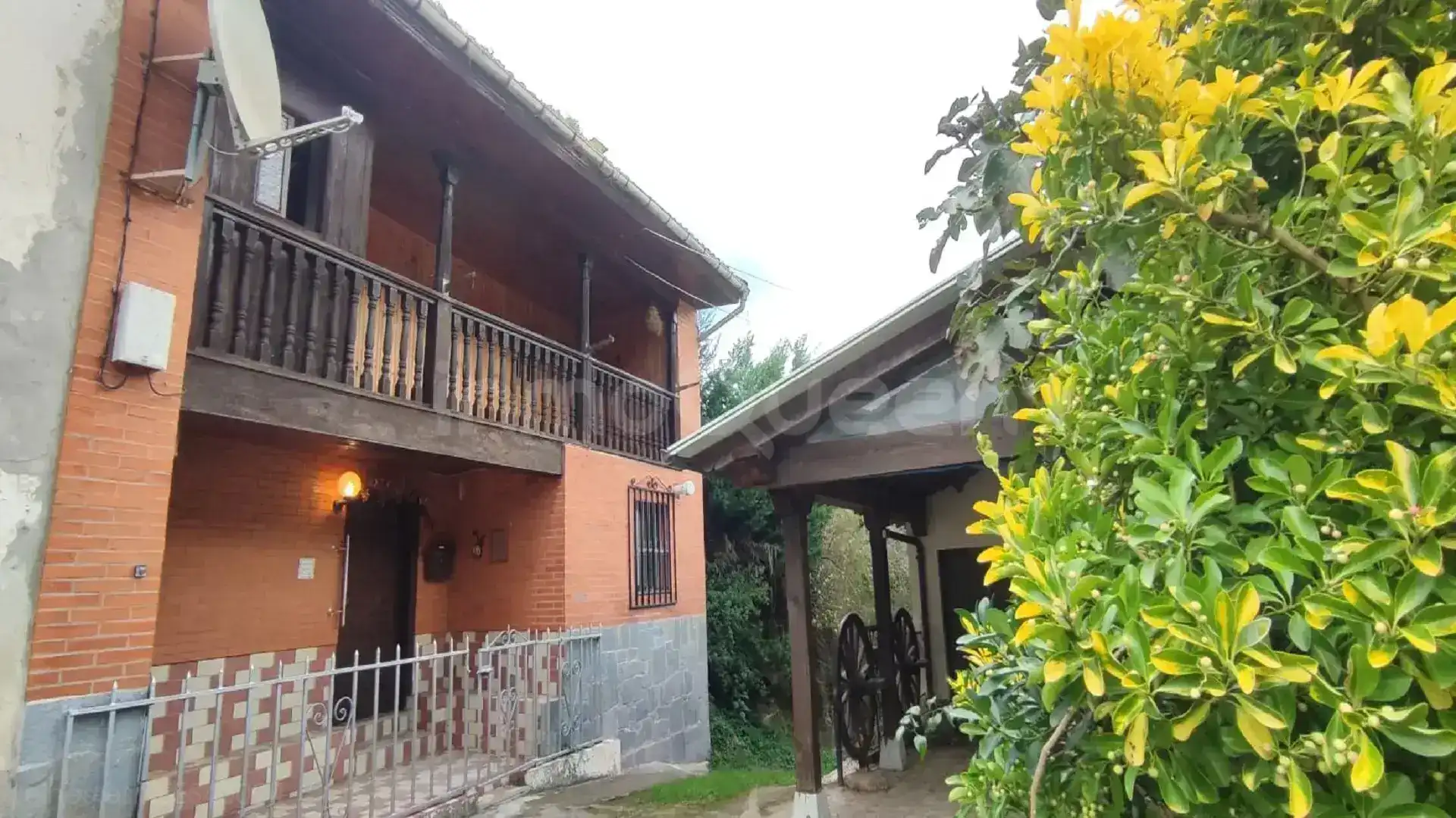 Vista exterior de Casa o xalet en venda en Llanes amb Calefacció, Jardí privat i Terrassa