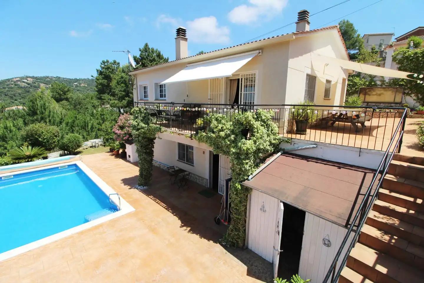 Vista exterior de Casa o xalet en venda en Lloret de Mar amb Aire condicionat, Jardí privat i Terrassa