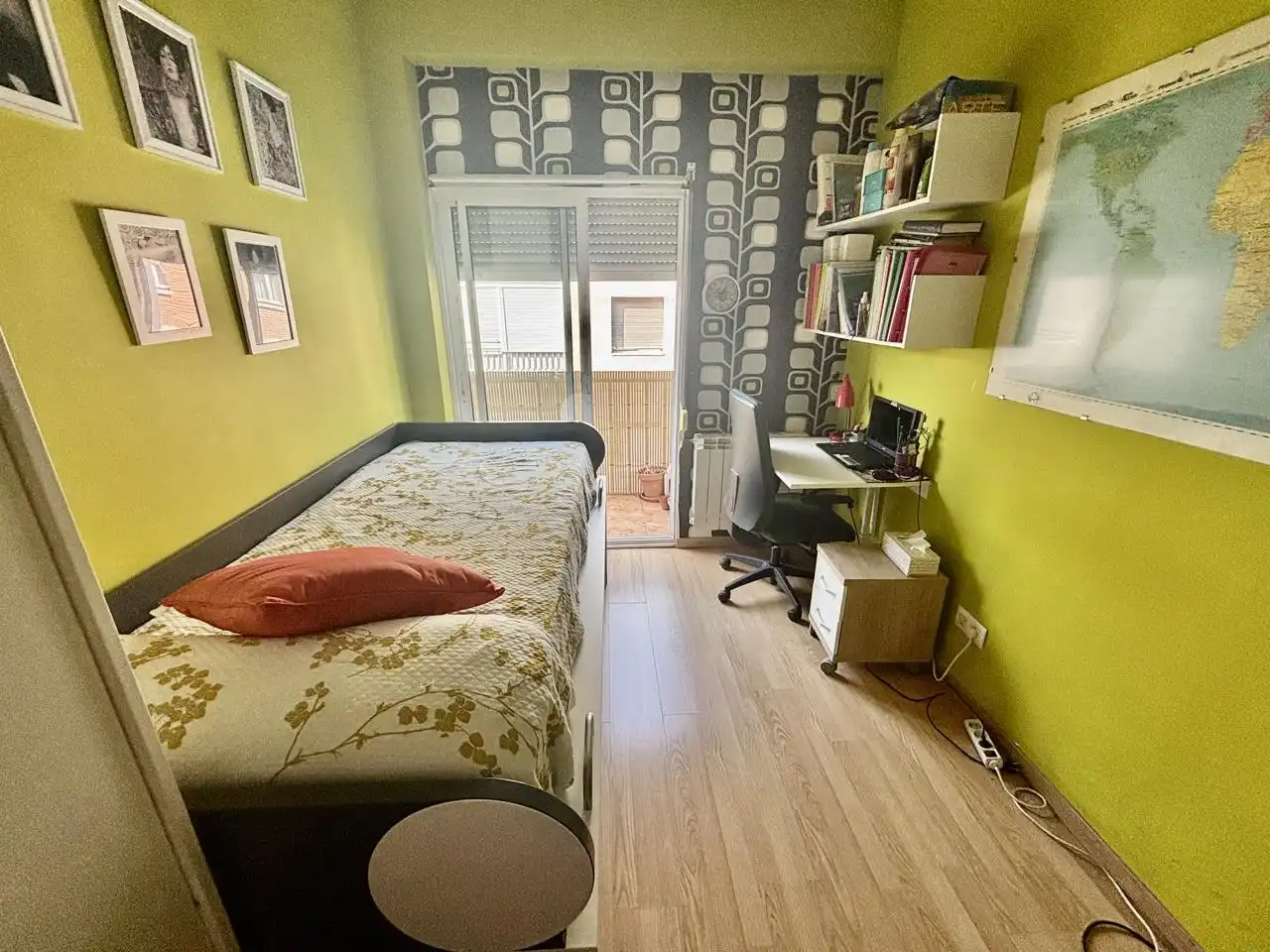 Bedroom of Flat for sale in Zaragoza  with Air Conditioner, Heating and Balcony