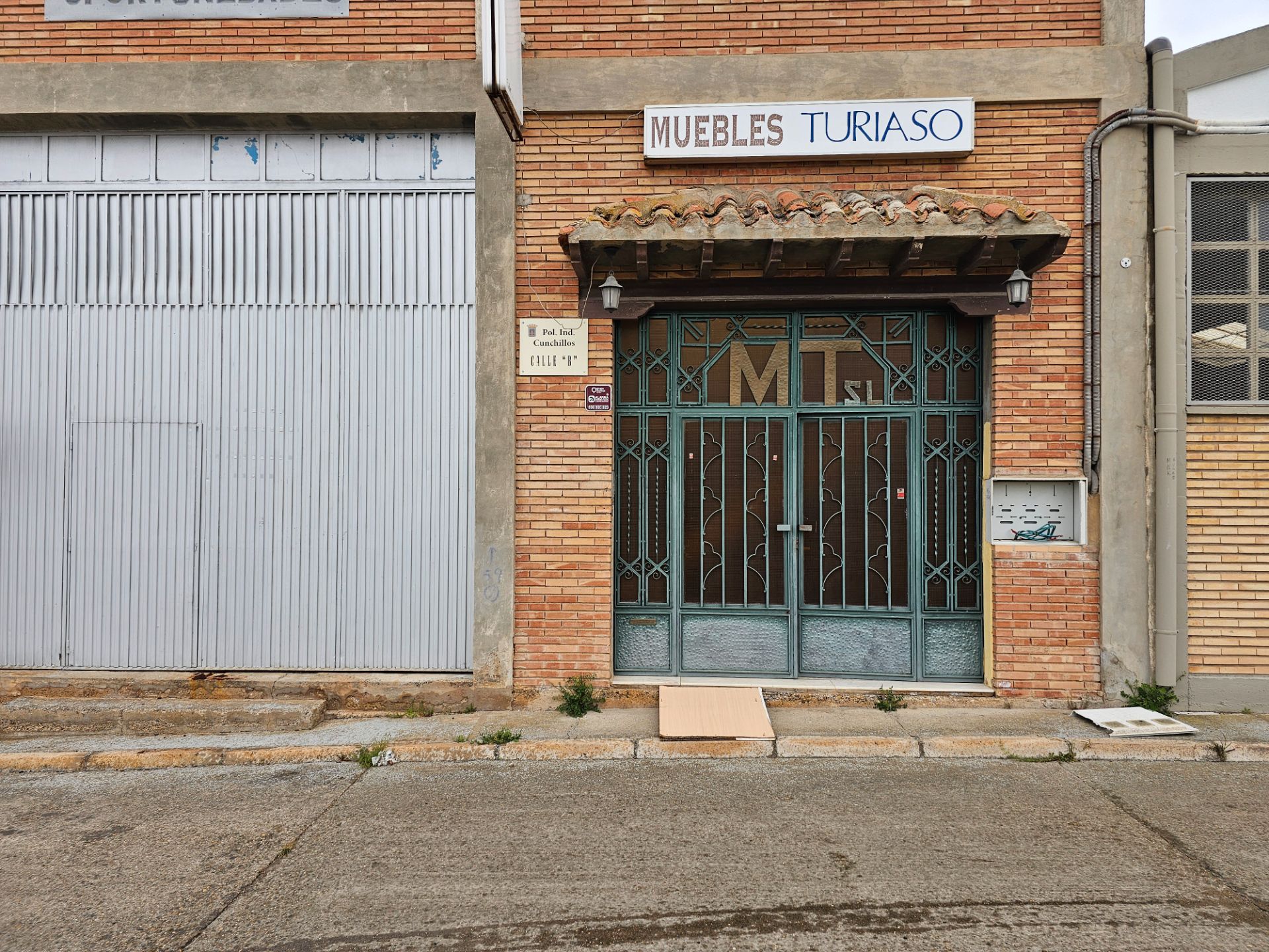 Außenansicht von Fabrikhallen zum verkauf in Tarazona mit Alarm
