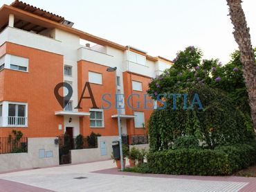 Adossat amb jardí en venda a El Grao