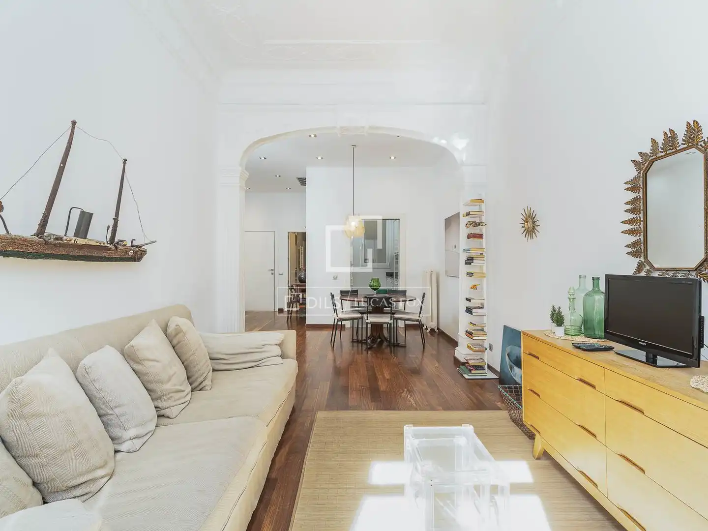 Wohnzimmer von Wohnung zum Verkauf in Barcelona mit Klimaanlage, Heizung und Balkon