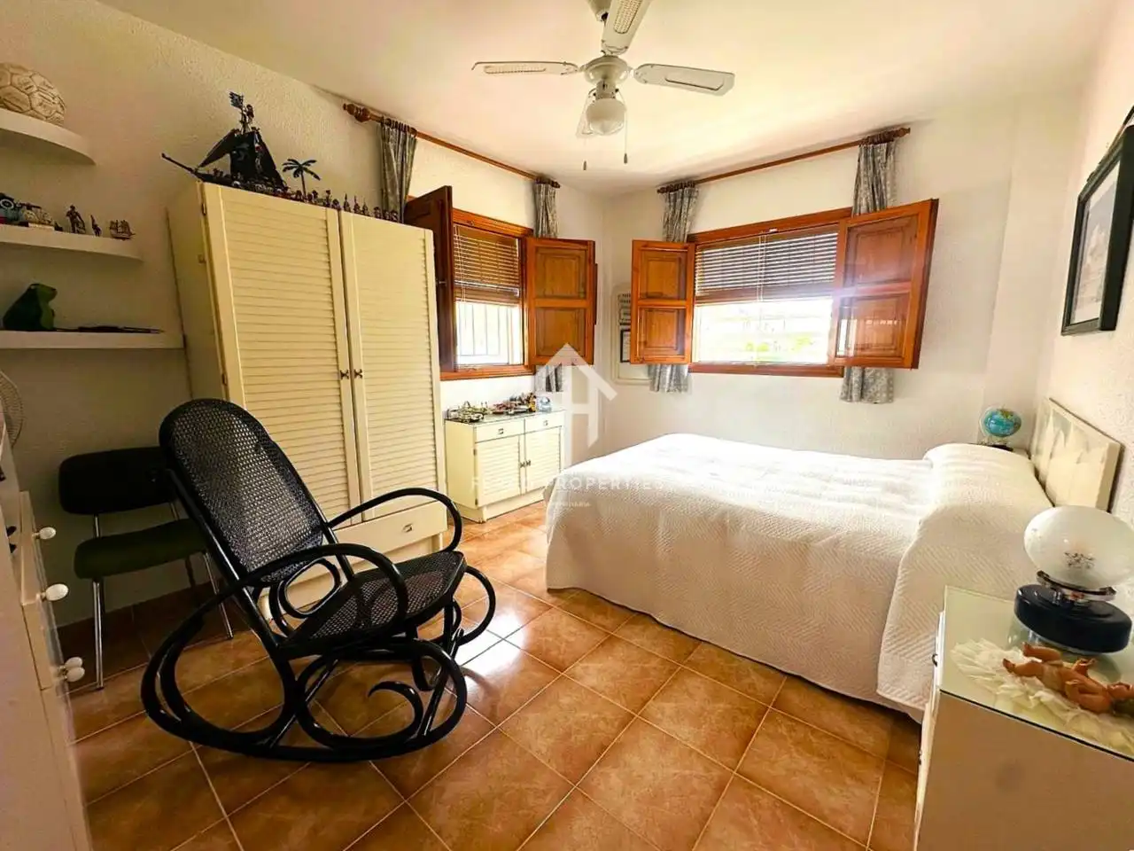 Vista exterior de Casa o xalet en venda en Loja amb Aire condicionat, Jardí privat i Terrassa