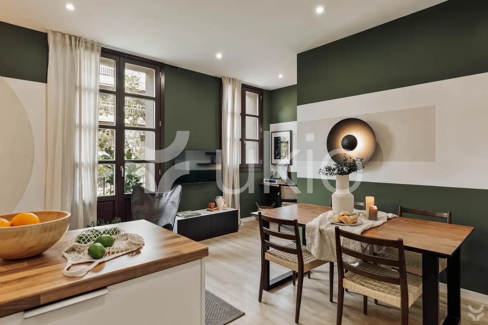 Comedor de Apartamento de alquiler en Barcelona con Aire acondicionado, Calefacción y Amueblado