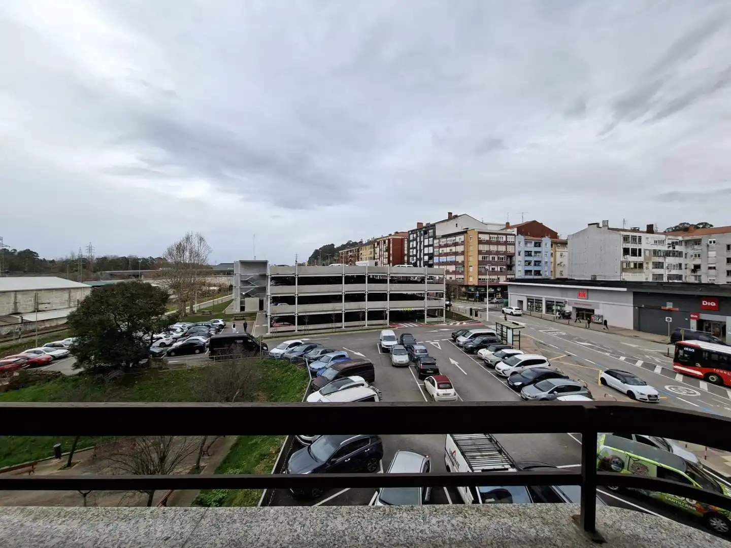 Parking de Piso en venta en Torrelavega  con Calefacción, Trastero y Balcón