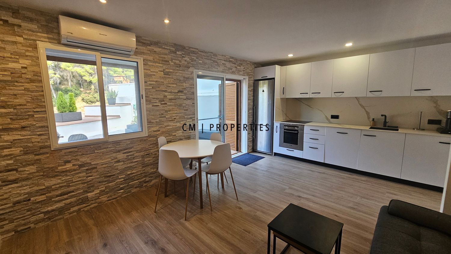 Exterior view of Attic to rent in Chiva  with Air Conditioner, Heating and Terrace