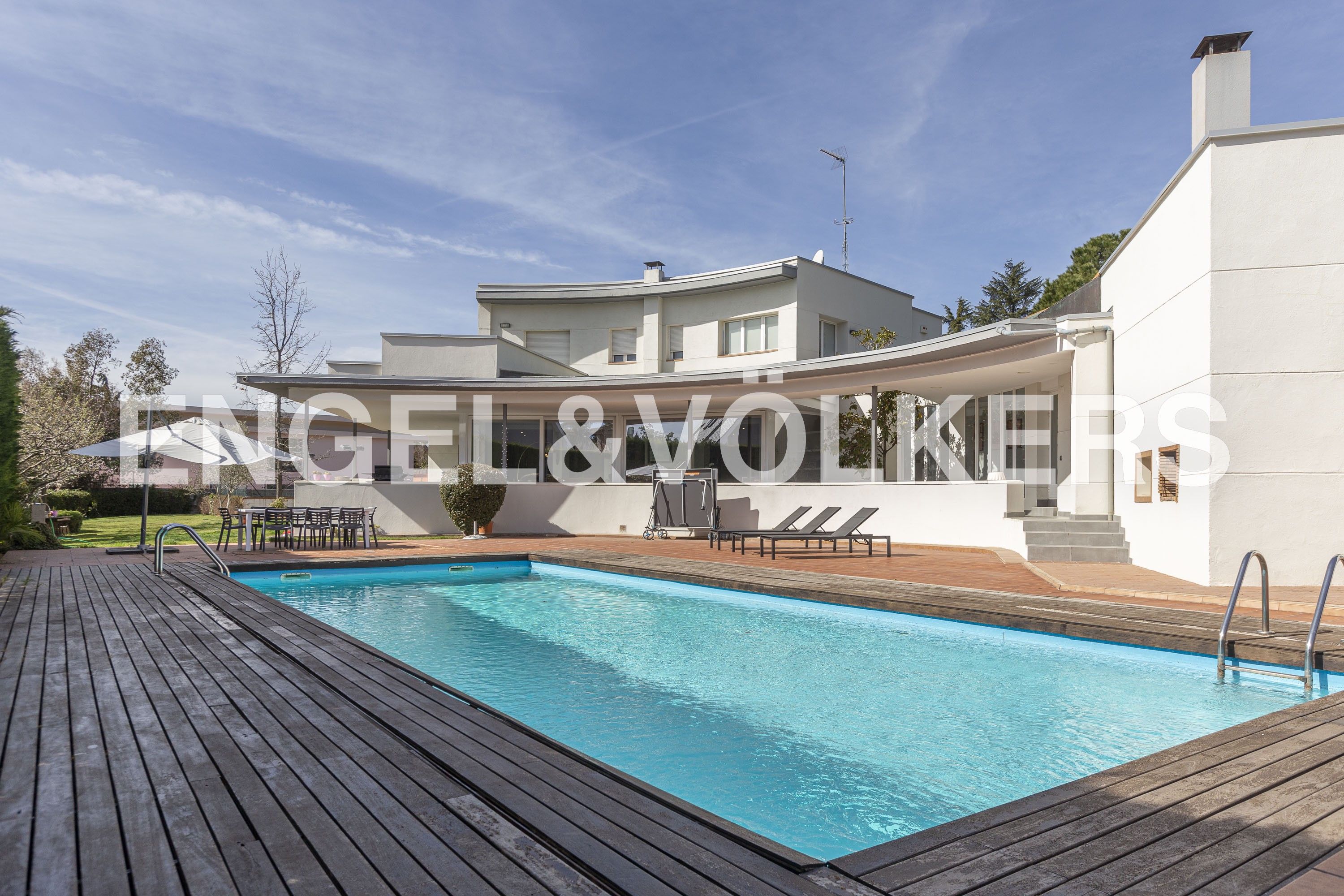 Vista exterior de Casa o xalet en venda en Majadahonda amb Calefacció, Jardí privat i Terrassa