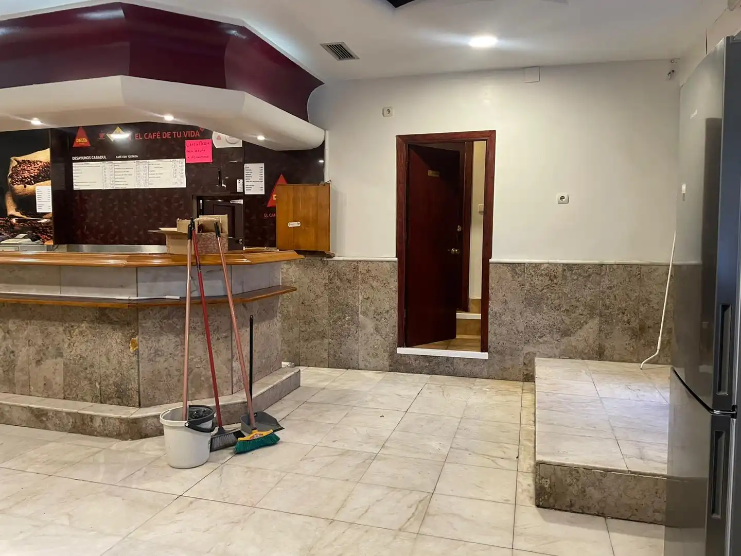 Local comercial en venda a Avenida Tomás Romero de Castilla, imagen 9