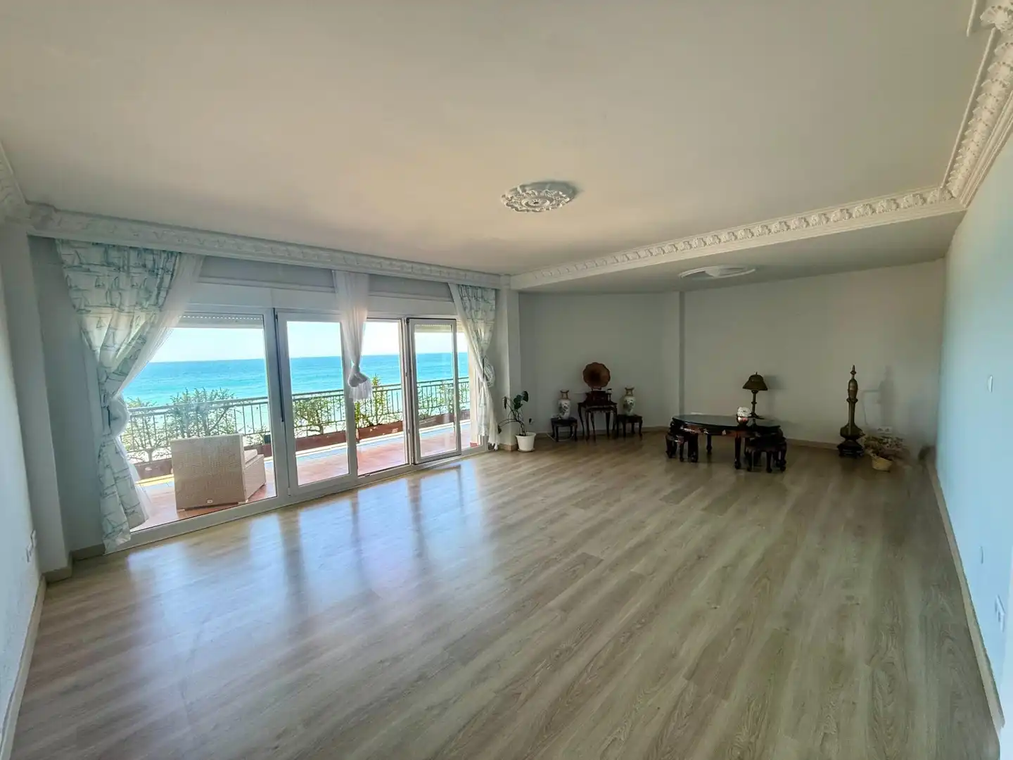 Sala d'estar de Pis en venda en Cádiz amb Terrassa i Balcó