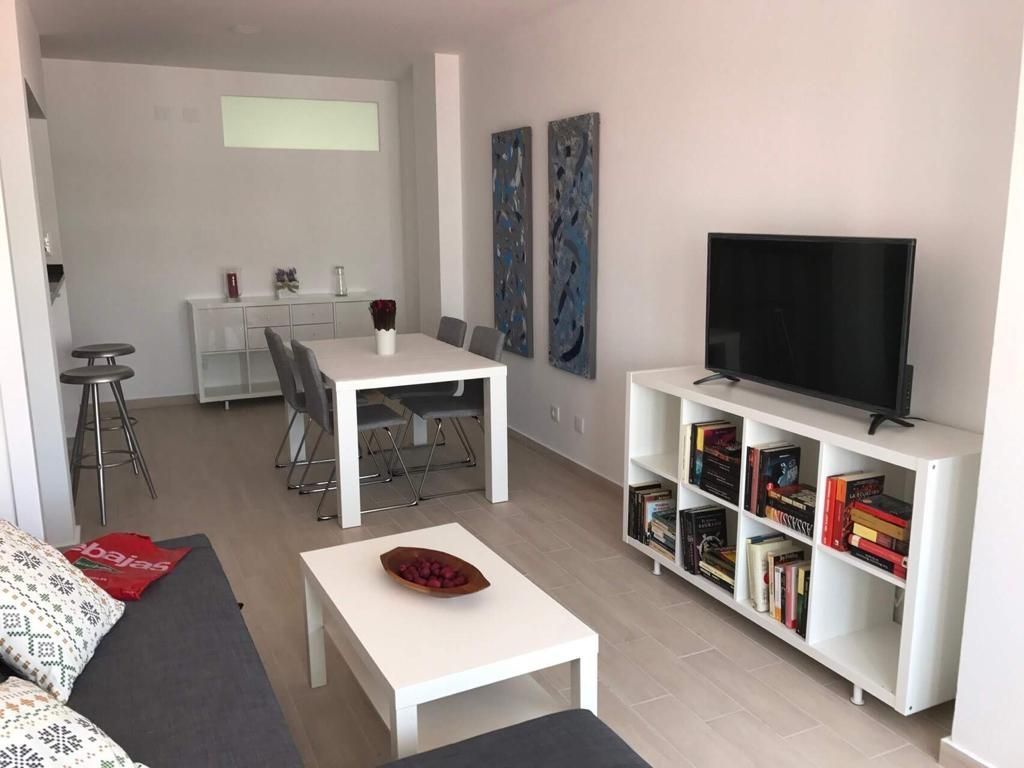 Sala d'estar de Pis de lloguer en Algeciras amb Aire condicionat i Moblat