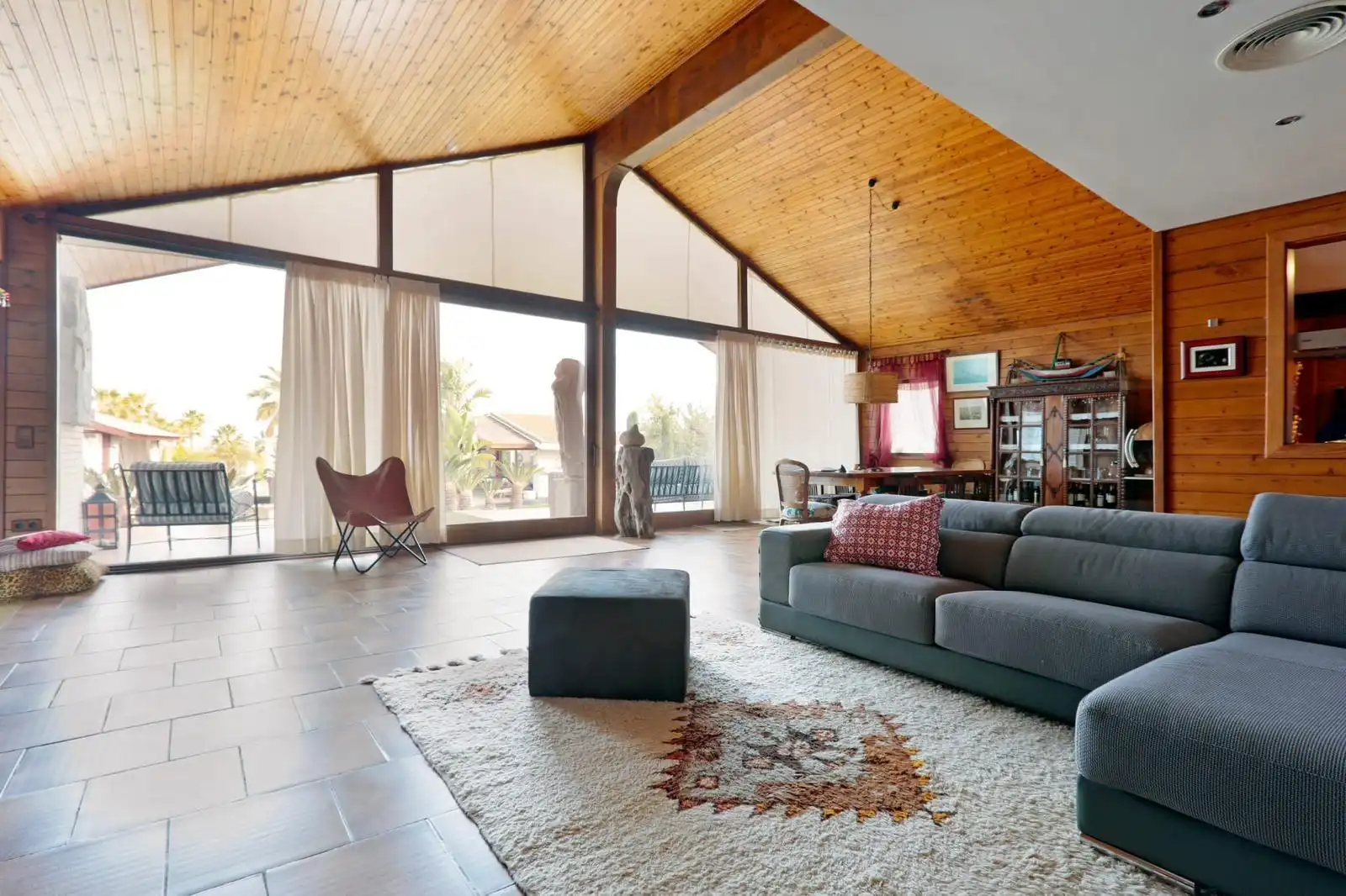 Sala d'estar de Casa o xalet en venda en Valladolid amb Aire condicionat, Calefacció i Jardí privat