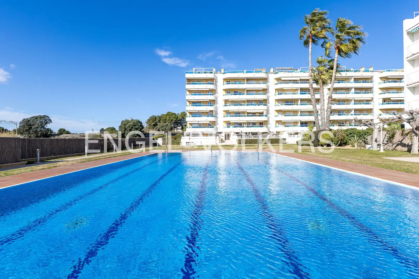 Swimming pool of Flat for sale in Vilanova i la Geltrú  with Air Conditioner, Heating and Terrace