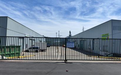 Vista exterior de Nau industrial en venda en Sevilla la Nueva