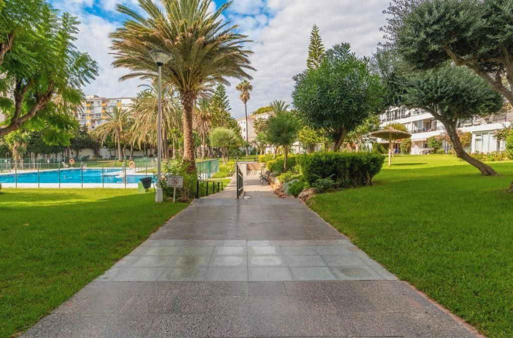 Vista exterior de Apartament en venda en Benalmádena amb Aire condicionat, Moblat i Piscina comunitària