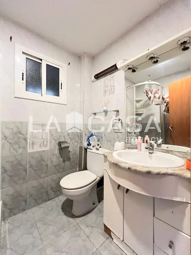 Bathroom of Flat for sale in Artigues - Llefià
