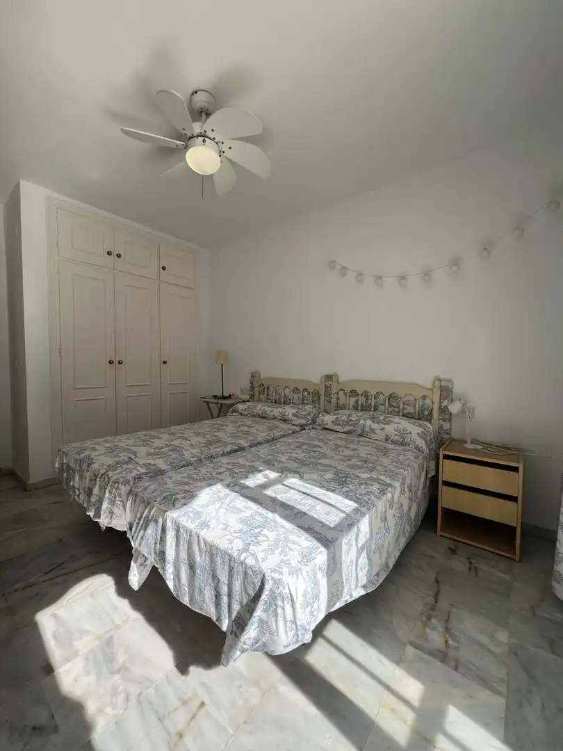 Dormitori de Casa adosada en venda en Fuengirola amb Aire condicionat, Jardí privat i Terrassa