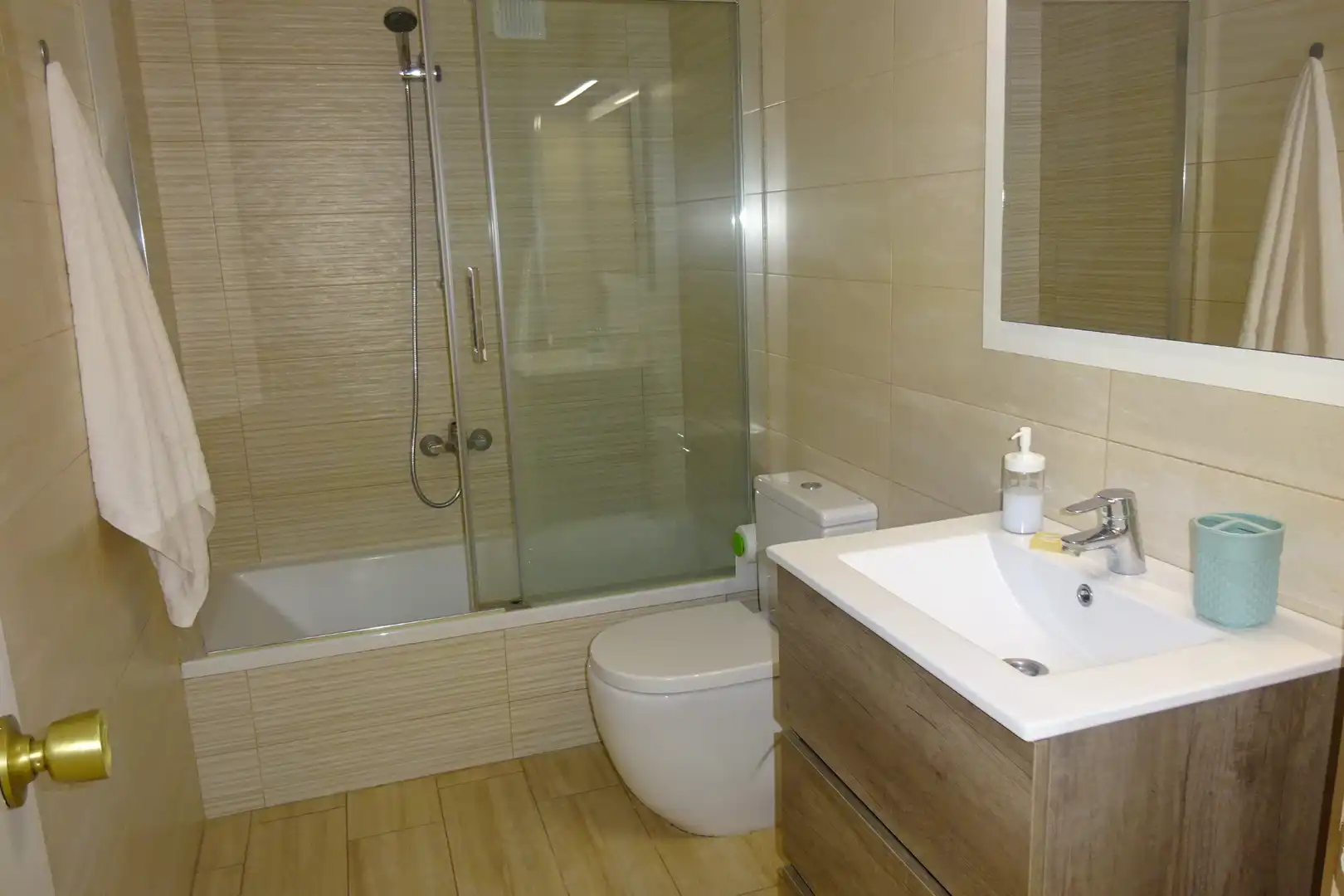 Flat for rent in Carrer de Bordeus, Barri de les Corts