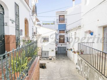Apartment with balcony for sale in Algarrobo pueblo