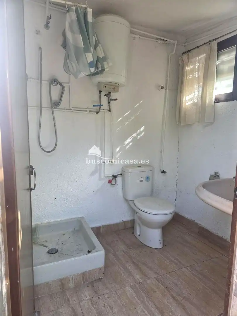 Bany de Casa o xalet en venda en Jaén amb Jardí privat, Traster i Moblat
