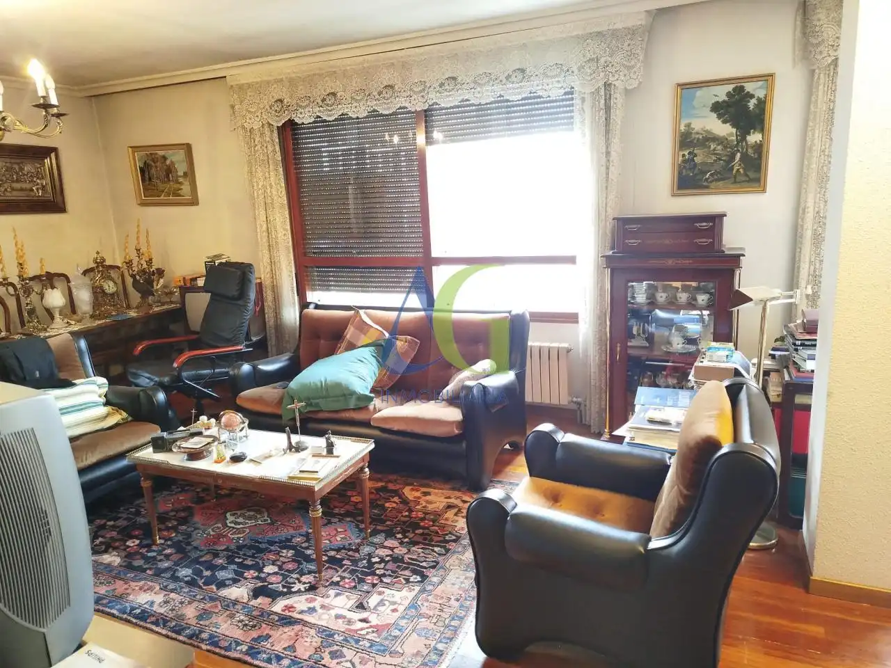 Sala d'estar de Pis en venda en León Capital  amb Calefacció, Parquet i Terrassa