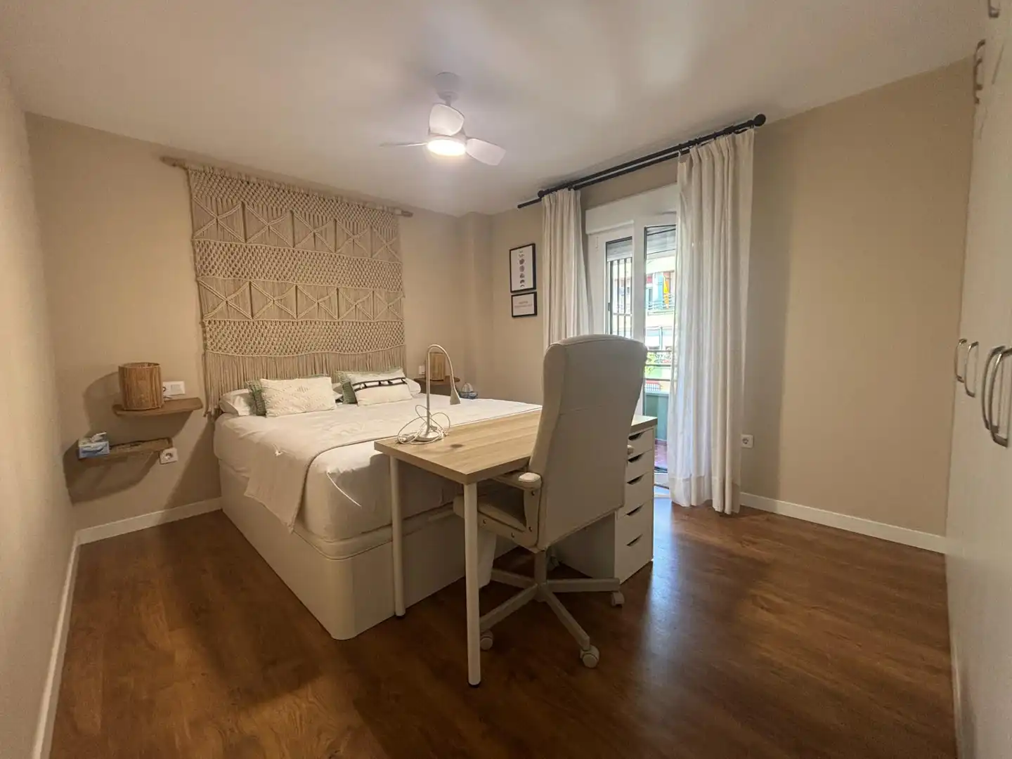 Schlafzimmer von Wohnung zum Verkauf in Sevilla mit Klimaanlage, Heizung und Terrasse