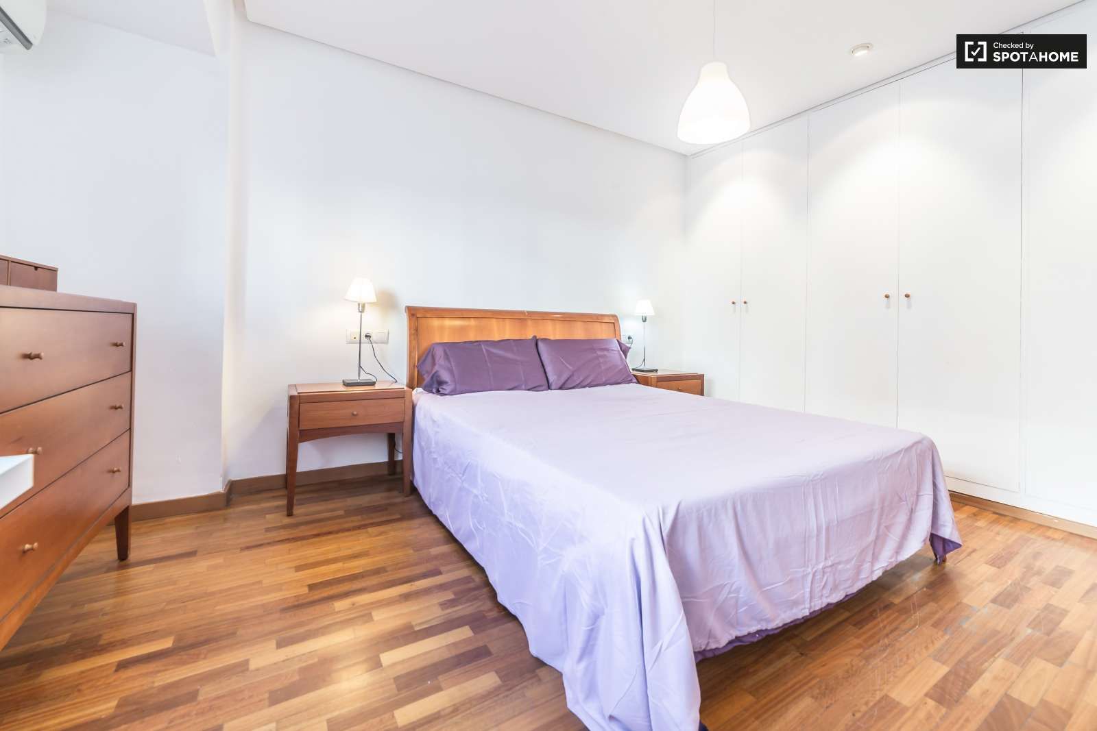 Bedroom of Flat to share in  Valencia Capital  with Air Conditioner, Heating and Terrace