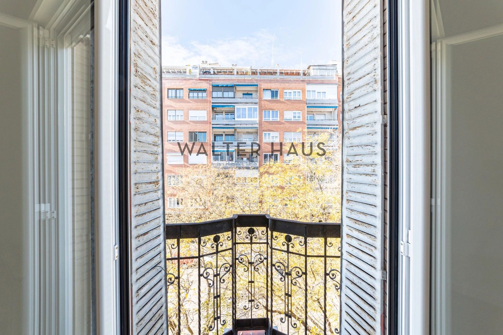 Balcony of Flat for sale in  Madrid Capital  with Oven and Washing machine