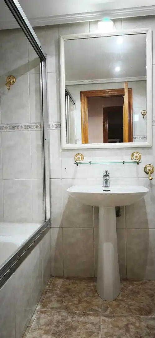 Bany de Pis de lloguer en Molina de Segura amb Aire condicionat, Calefacció i Moblat