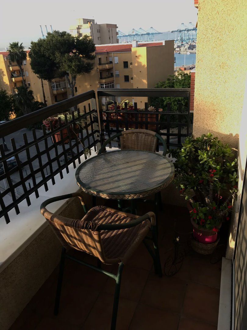 Terrassa de Pis de lloguer en Algeciras amb Aire condicionat i Moblat