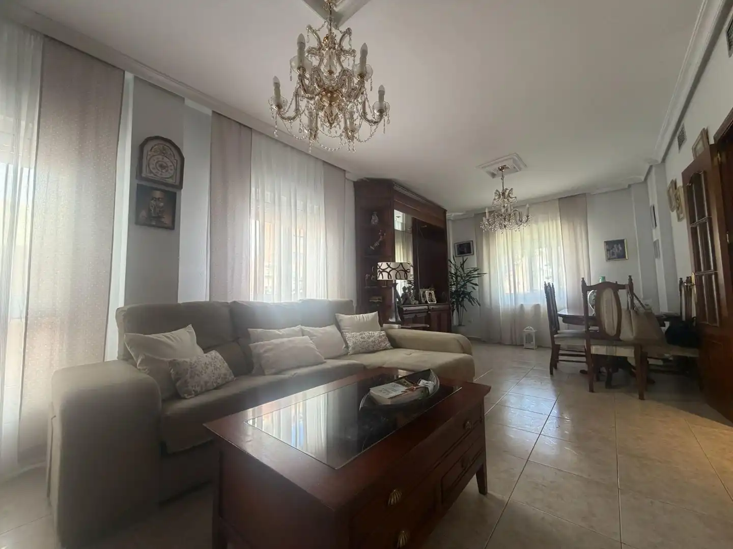 Sala de estar de Casa adosada en venta en Cáceres con Terraza, Trastero y Amueblado
