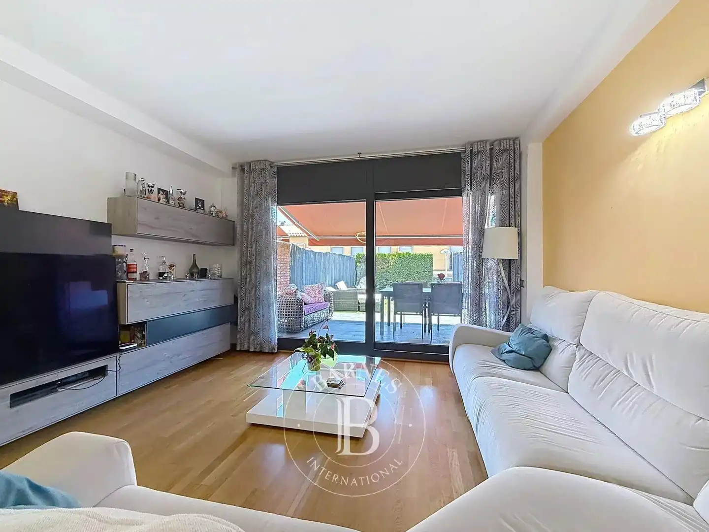 Wohnzimmer von Einfamilien-Reihenhaus zum Verkauf in Calella mit Klimaanlage, Heizung und Terrasse
