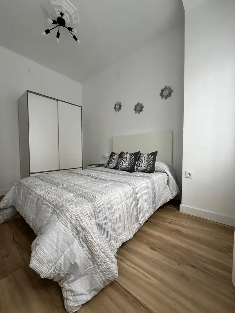 Bedroom of Flat for rent in Ferrol  with Heating