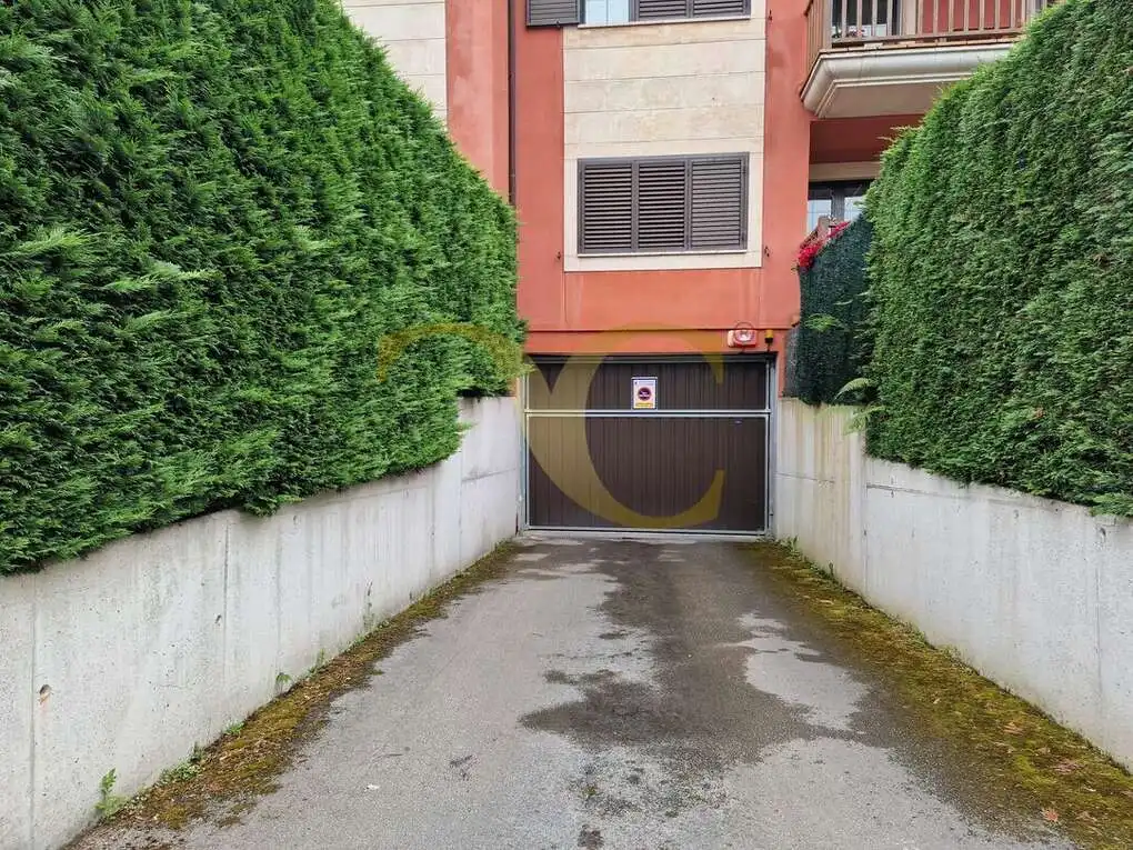 Parking de Piso en venta en Llanes con Calefacción, Terraza y Amueblado