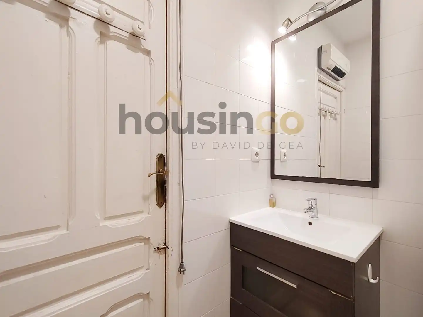 Bathroom of Flat for rent in Madrid  with Heating and Furnished