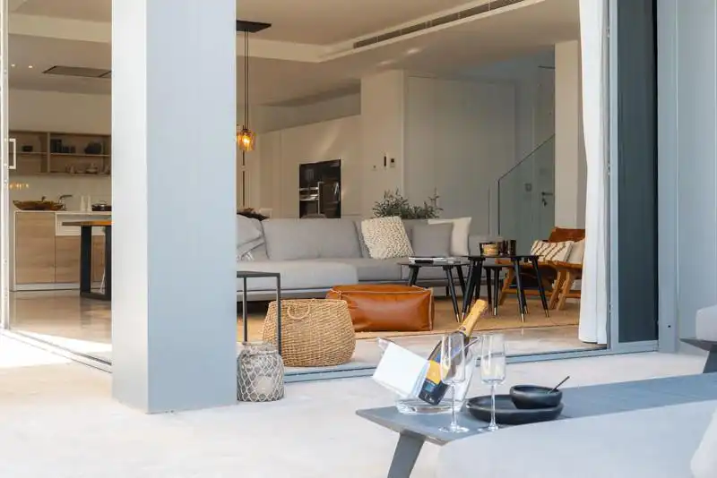 Sala d'estar de Casa o xalet de lloguer en Estepona amb Aire condicionat, Jardí privat i Terrassa
