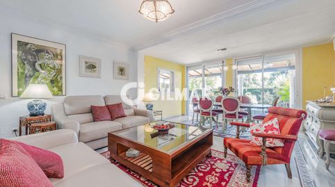 Se presenta este hermoso chalet en una de las zonas más exclusivas de Simón Verde. Completamente reformado. La parcela es de 462 m, imatge 5