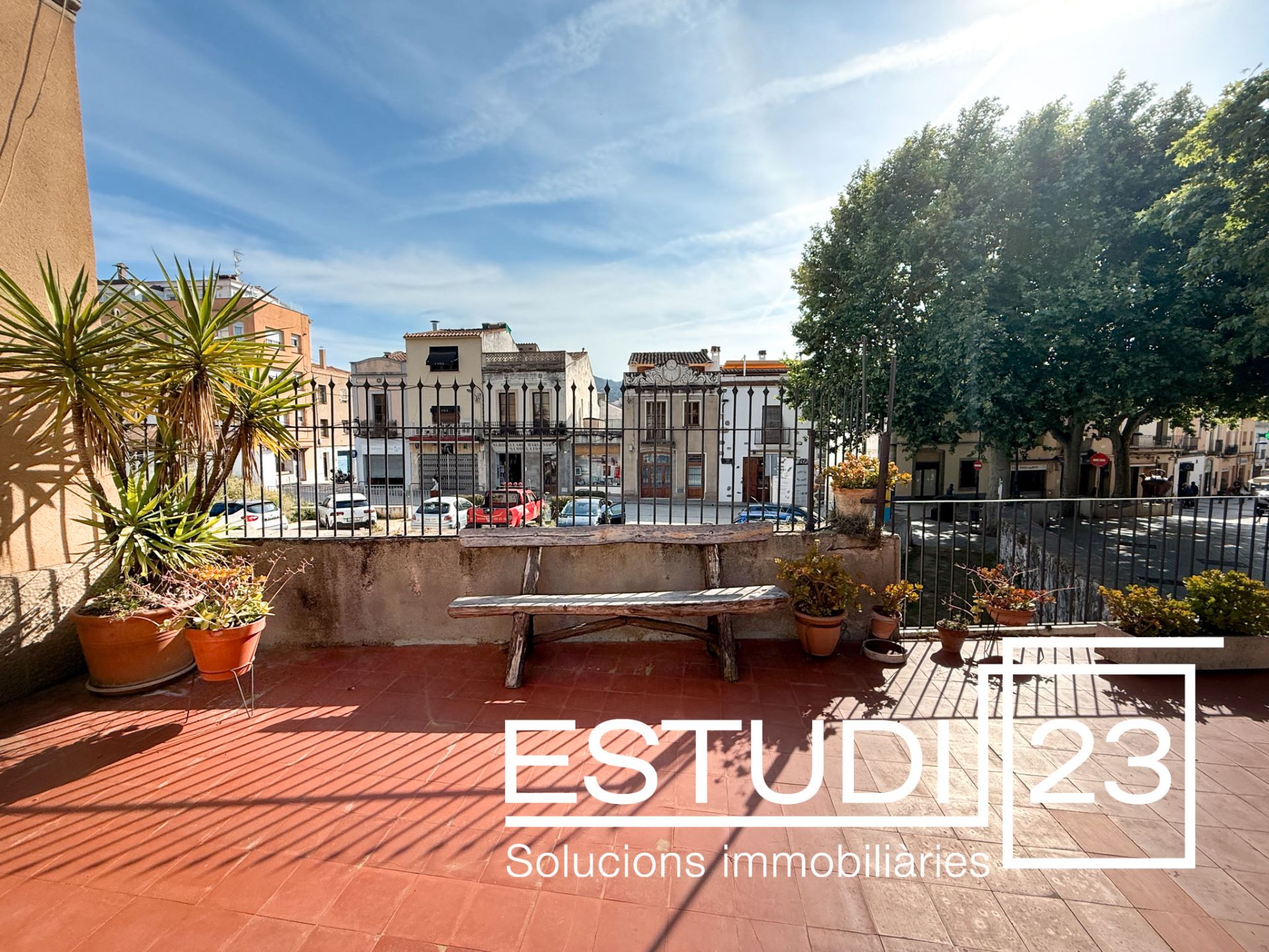 Casa adosada en venda a Plaça de Vendre, Nucli Urbà