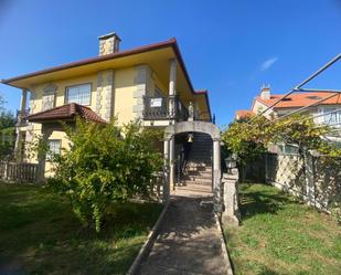 Exterior view of House or chalet for sale in Sanxenxo  with Heating, Private garden and Parquet flooring