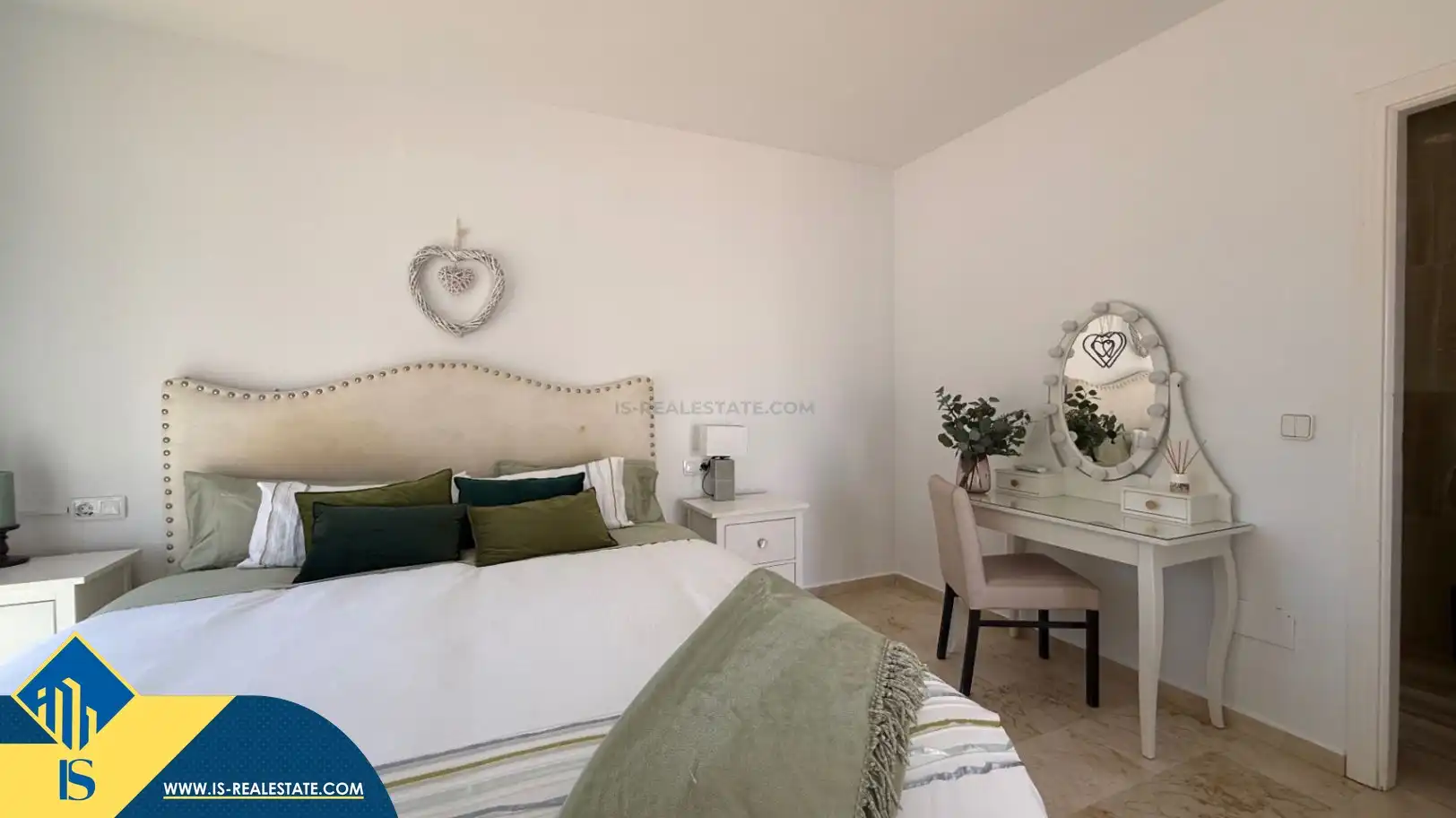 Dormitori de Casa o xalet en venda en Orihuela amb Jardí privat, Terrassa i Moblat