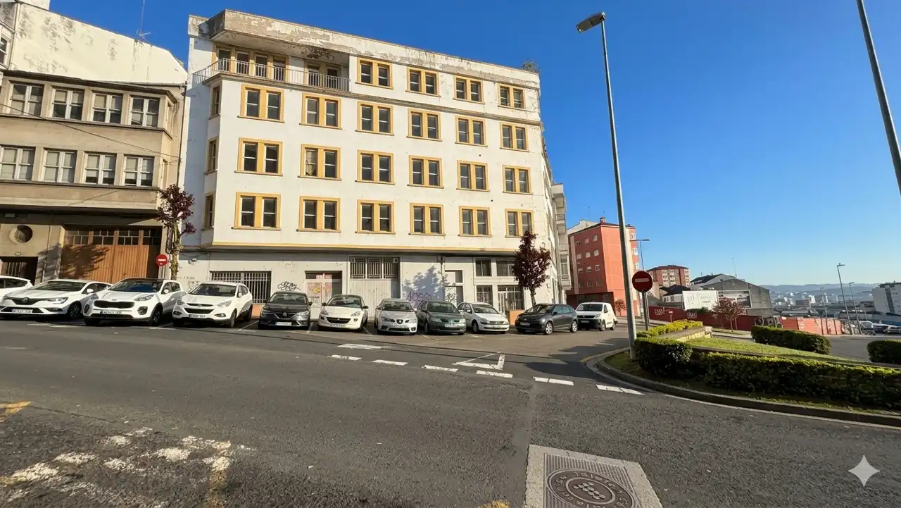 Vista exterior de Edifici en venda en Lugo