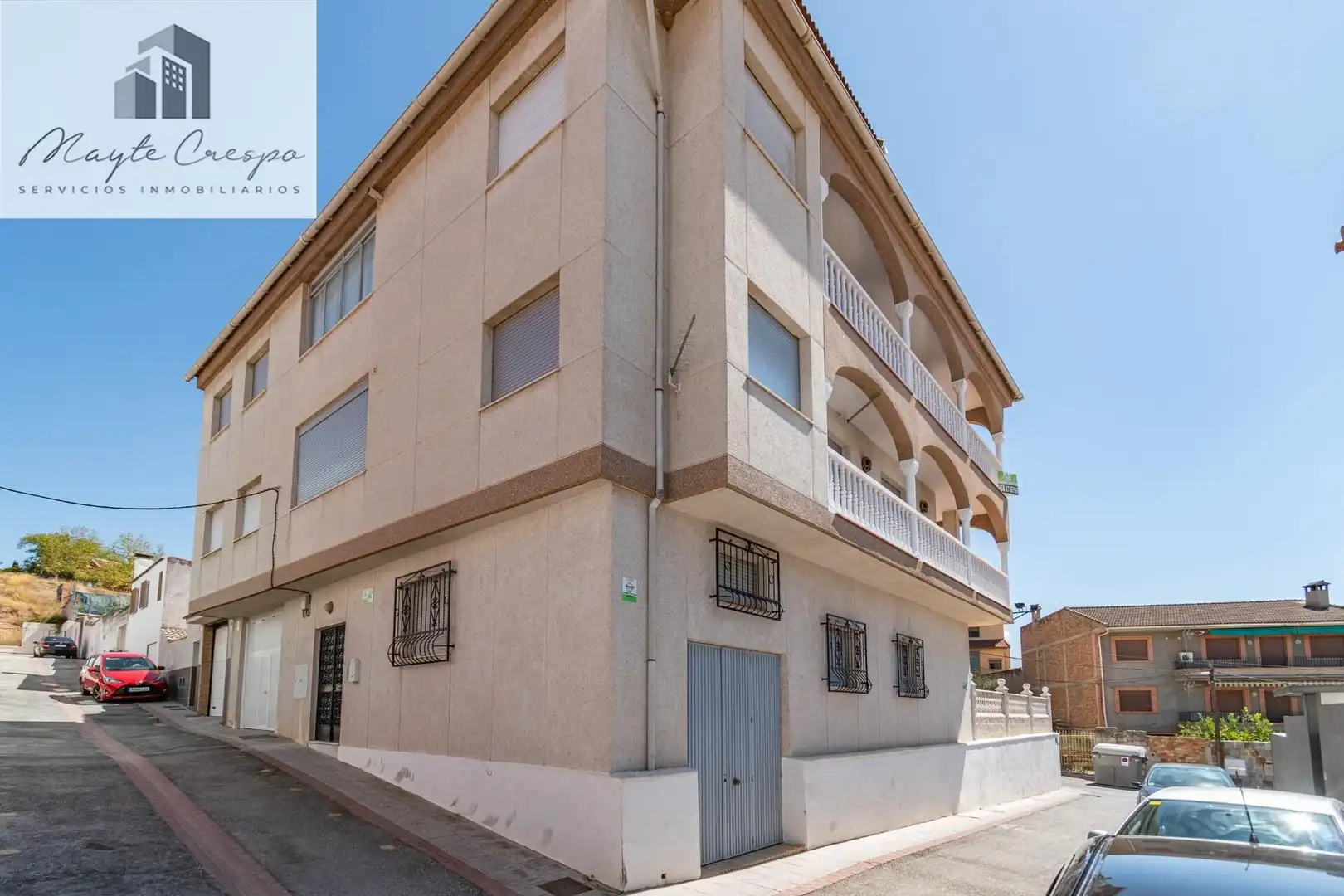 Vista exterior de Casa adosada en venta en Jun con Terraza, Amueblado y Alarma