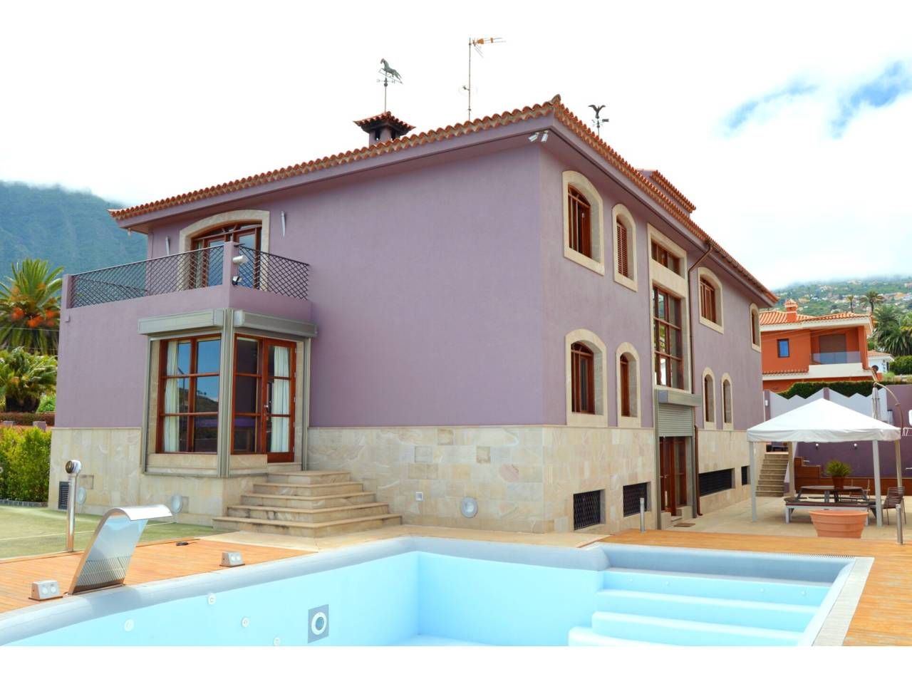 Vista exterior de Casa o xalet en venda en La Orotava amb Jardí privat, Parquet i Terrassa